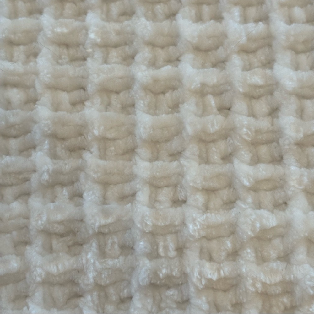 Southern Living 50X67 waffle white throw blanket SUPER SOFT & cozy EUC